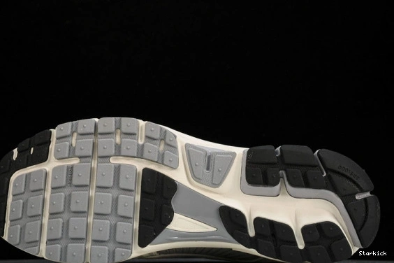  Vomero Vast Zoom  5 BV1358-001 Nike Grey 1012